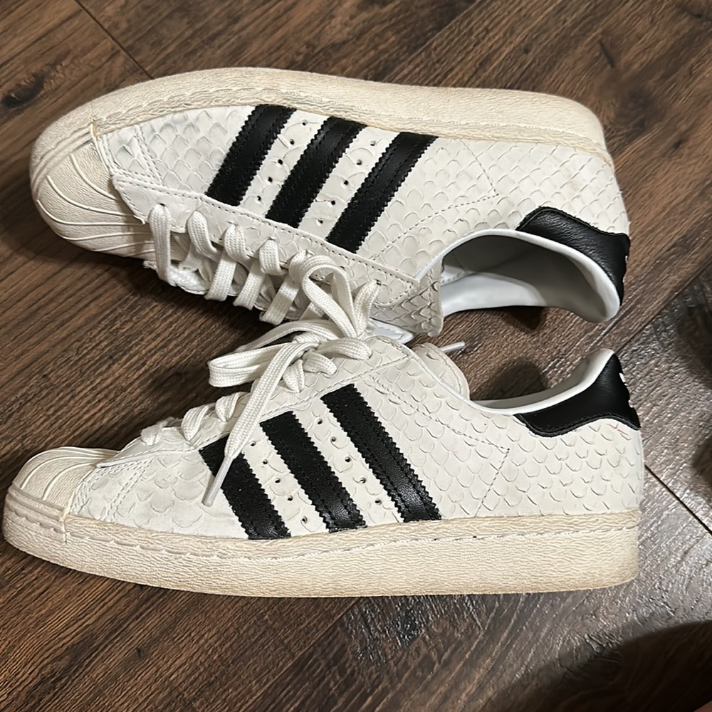 Adidas Superstar '80s Classic Snake-Cut Sneaker, White/Black size 8 - Picture 4 of 8